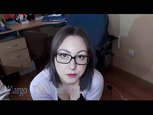 ❤️ Ọmọbinrin ti o ni gbese pẹlu awọn gilaasi buruja Dildo jinna lori Kamẹra Ibalopo ️❤
